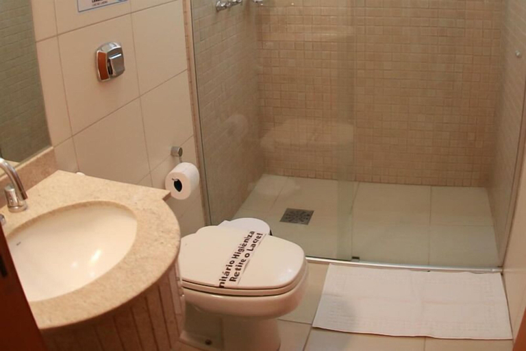 Bathroom 4, Hotel Jardim, Jardim