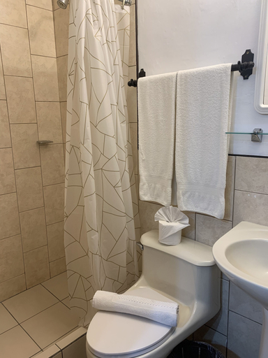 Bathroom 5, Villa de Antaño, Antigua Guatemala