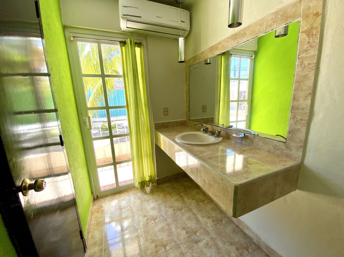 Bathroom 4, Hotel HC Internacional, Isla Mujeres