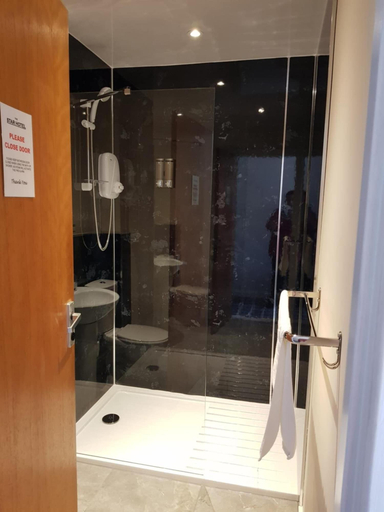 Bathroom 3, Star Hotel, Angus