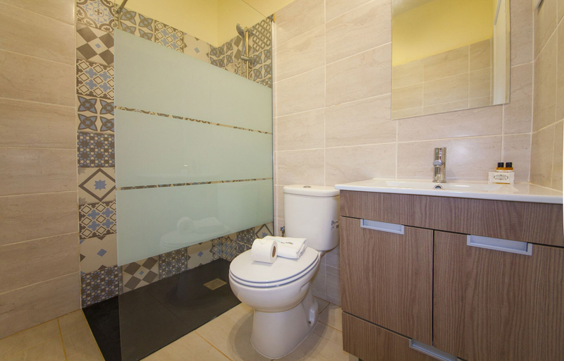 Bathroom 4, C10 - Lagos Center Apartment, Lagos