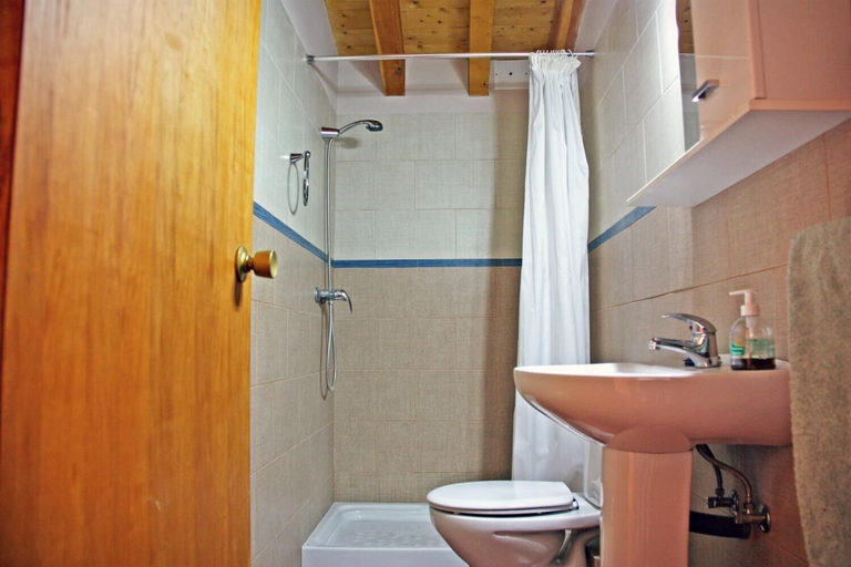Bathroom, Hort de Mao El Rebost, Tarragona