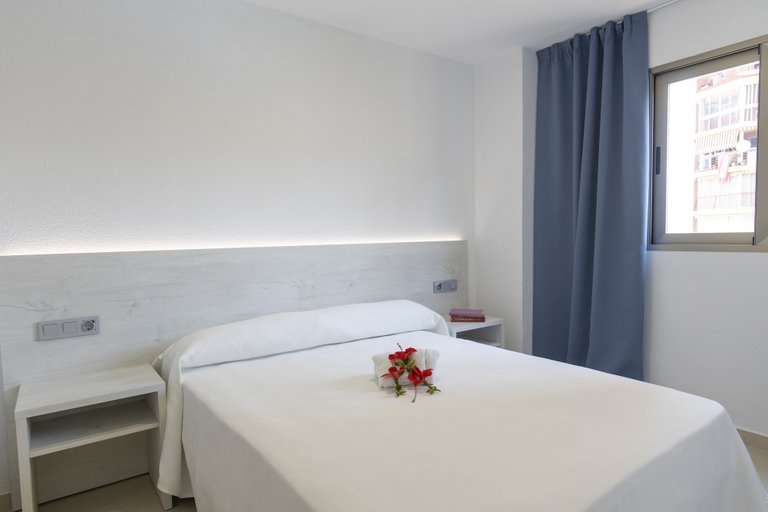 Bedroom 2, Aparthotel BCL Levante Lux, Alicante