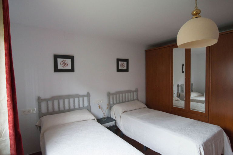 Bedroom 2, Los Candiles, Asturias