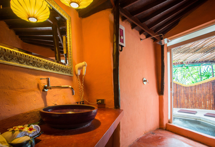 Bathroom 3, B52 Beach Resort, Ko Phangan