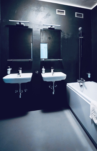 Bathroom 5, Interhotel America, Písek