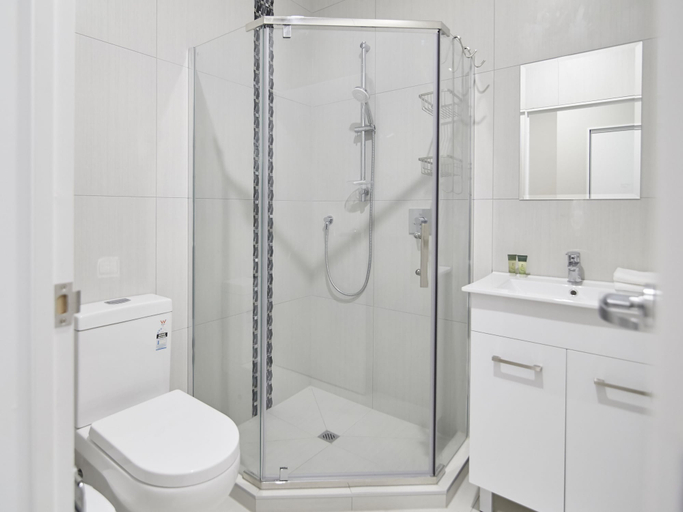 Bathroom 3, Three Palms Lodge, Manukau