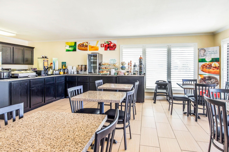 Food & Drinks 5, Quality Inn & Suites Abilene North, Taylor