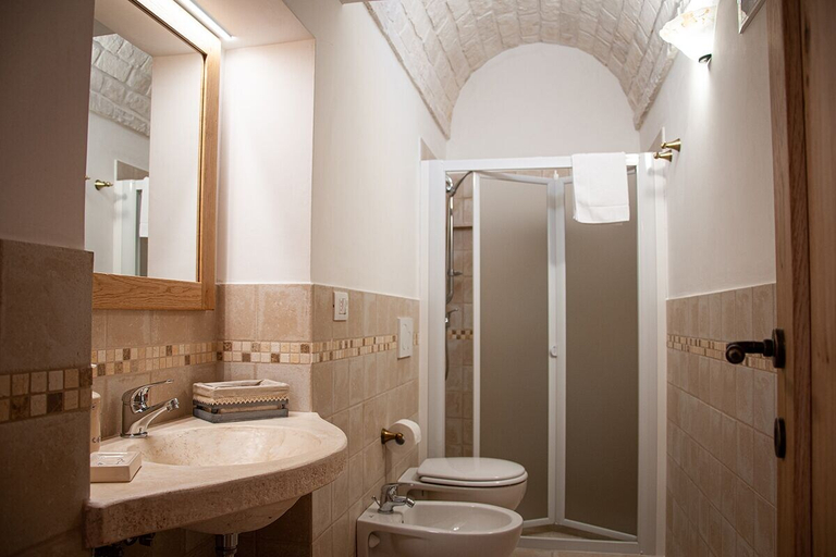 Bathroom 3, Trulli Loco, Bari