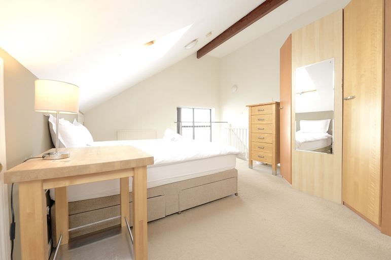 Bedroom 2, Excel Townhouse, London