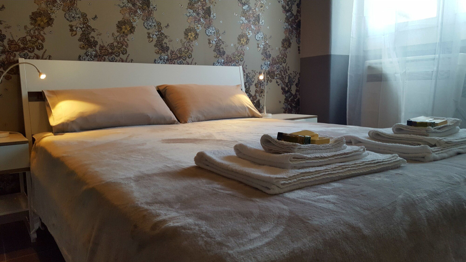 Bedroom 2, Verona4rent Giulia, Verona