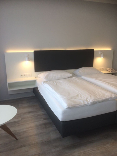 Bedroom 5, DAHL Hotel & Restaurant GmbH, Rhein-Sieg-Kreis