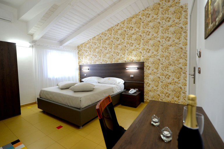 Bedroom 3, X Hotel, Napoli