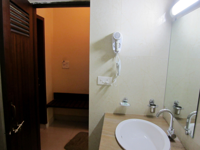 Bathroom 4, Riverside Regency Resort, North Goa