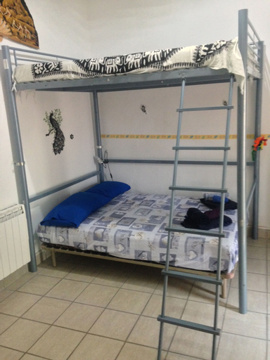 Bedroom 2, La Casa Rosa, Imperia