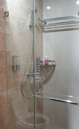 Bathroom, Cozy Studio Apartemen Transpark Bintaro, South Tangerang