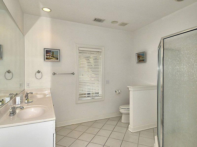 Bathroom 5, Hunt Club 5, Beaufort