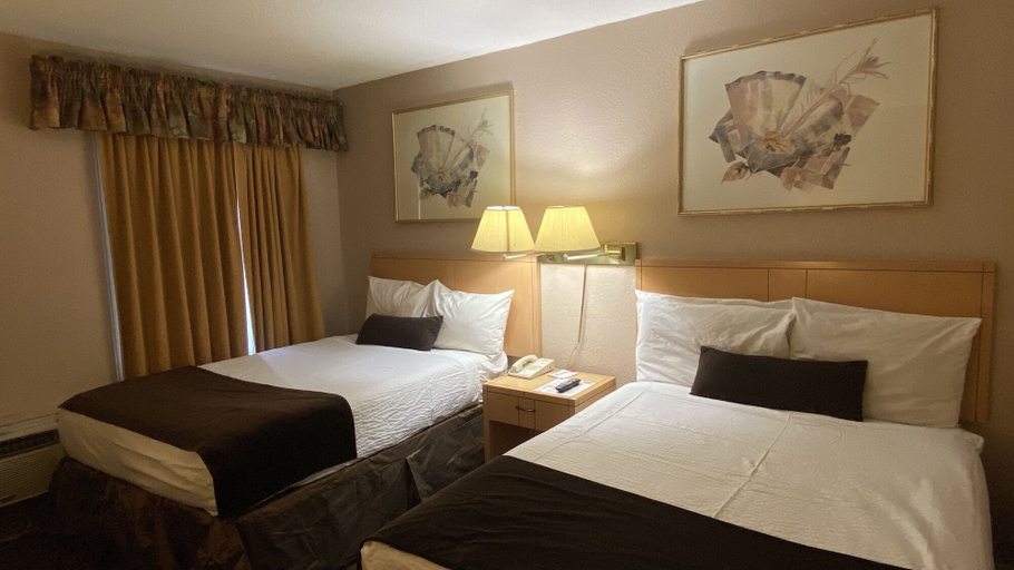 Bedroom 3, Howard Johnson by Wyndham Downtown Kamloops, Thompson-Nicola