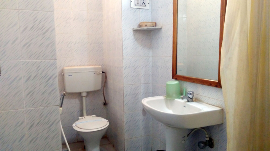 Bathroom 4, Hotel Samudra, Puri