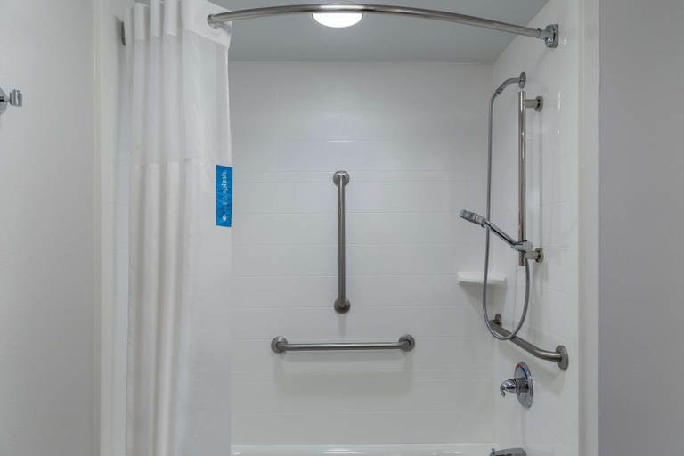 Bathroom 3, Hampton Inn Lacrosse/Onalaska, La Crosse