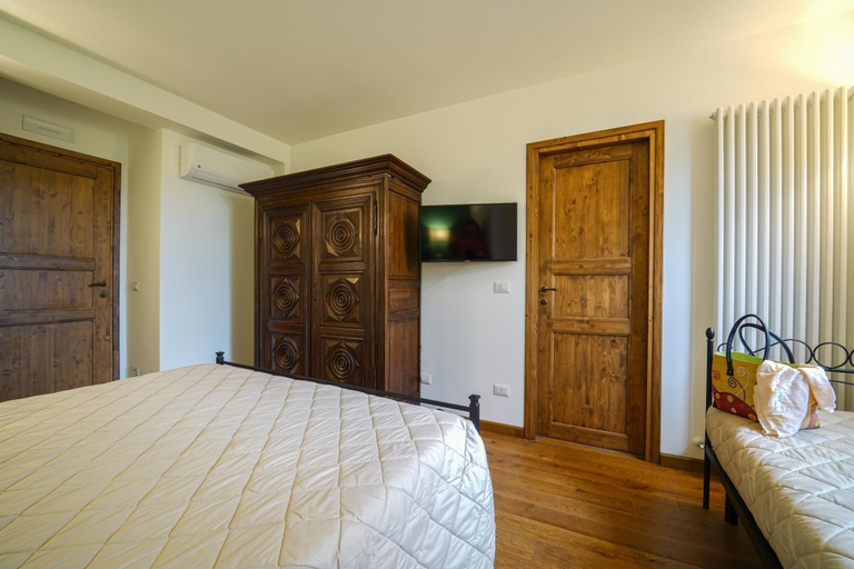 Bedroom 3, Villa Il Girasole in Parrano, Terni