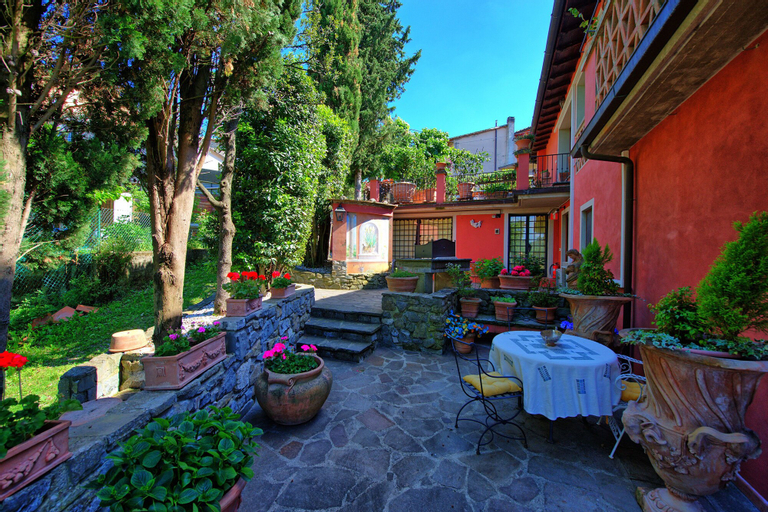 Others 4, Casa Vania, Florence