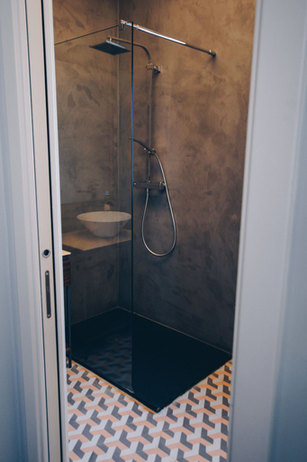 Bathroom 4, Sally Port Suites