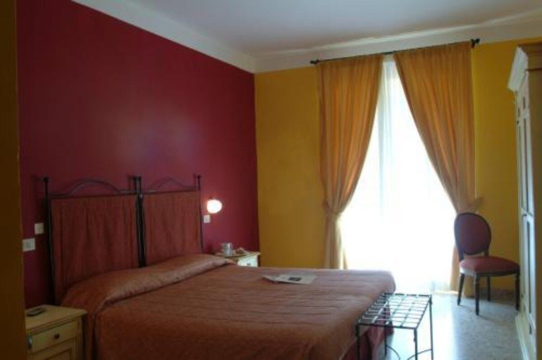 Bedroom 3, Hotel Ede, Pescara