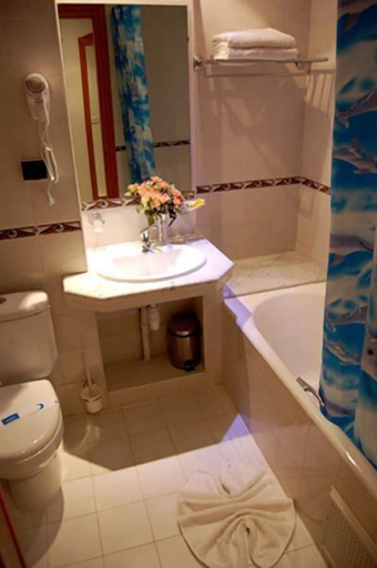 Bathroom 4, Hotel La Princesse, El Menzah