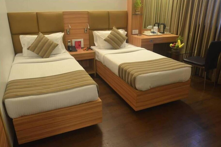 Bedroom 3, Hotel Plaza, Mumbai Suburban