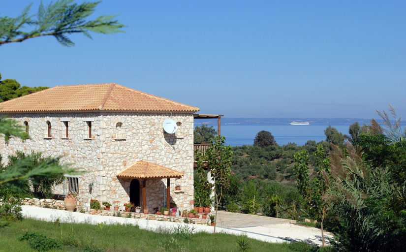 Exterior & Views