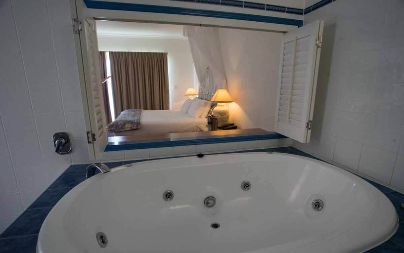 Bathroom 4, Eagle Heights Mountain Hotel, Tamborine Mountain