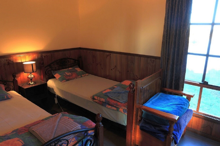 Bedroom 2, Stanley Lakeside Spa Cabins, Circular Head