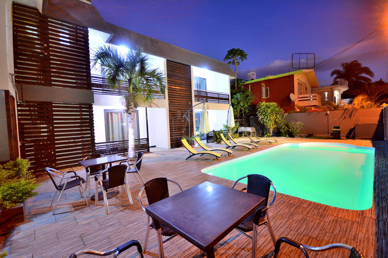 Sport & Beauty 4, West Palm B&B Inn, Black River