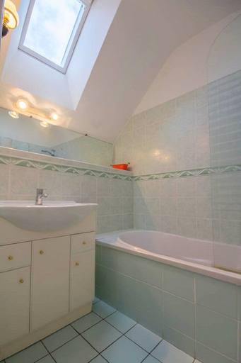 Bathroom 5, B&B Domaine de Keryargon, Morbihan