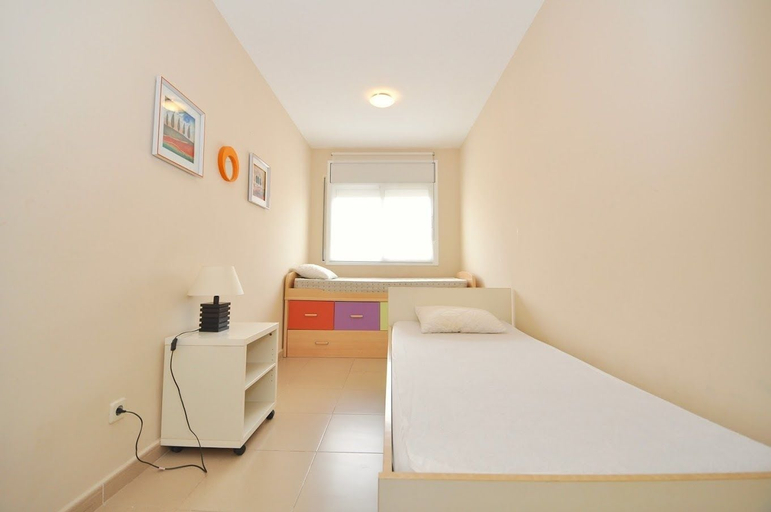 Bedroom 3, Apartamento Marfull Lloretholiday, Girona