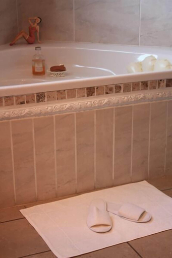 Bathroom 5, Belurana Collection River Manor, Siyanda