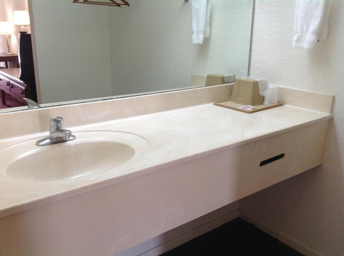 Bathroom 3, Budget Host, Hempstead Inn, Houston
