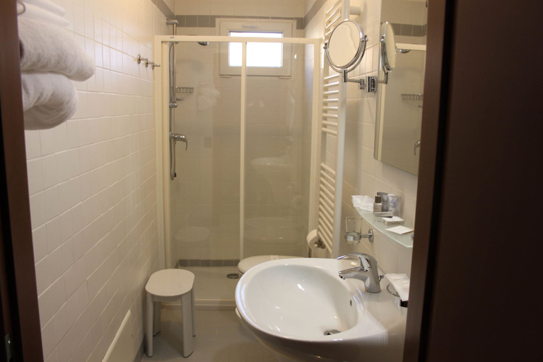 Bathroom, Hotel Rosa, Padua