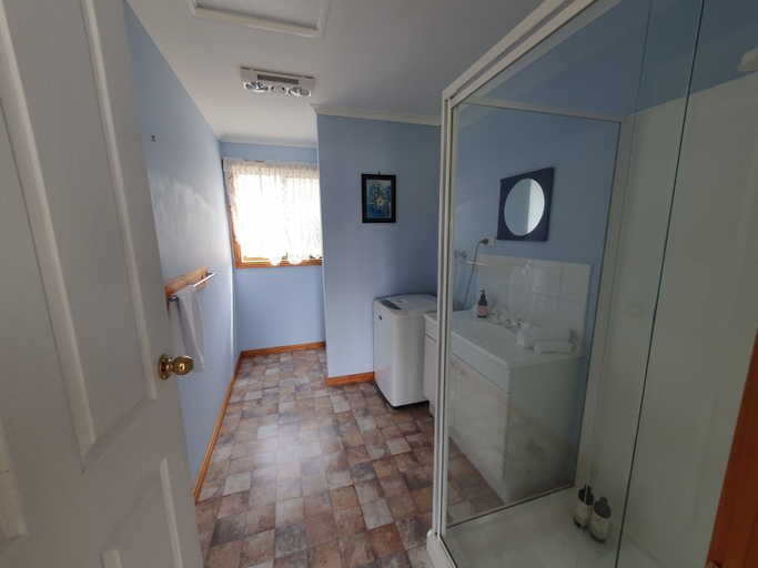 Bathroom 4, Lake Yalleena Nature Retreat, Northern Midlands - Pt B