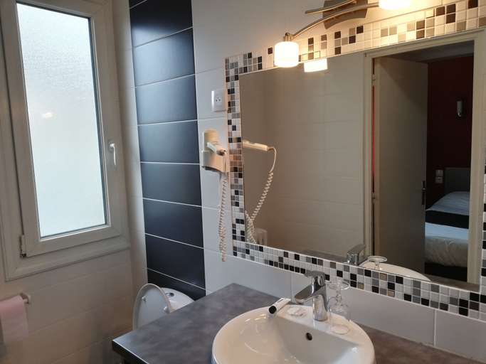 Bathroom 4, Hotel de France, Ille-et-Vilaine