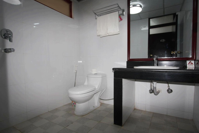 Bathroom, Hotel Taishan, Bagmati