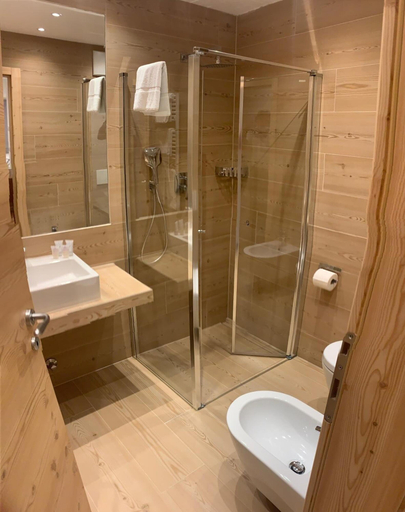 Bathroom 3, Hotel Cristiania, Trento