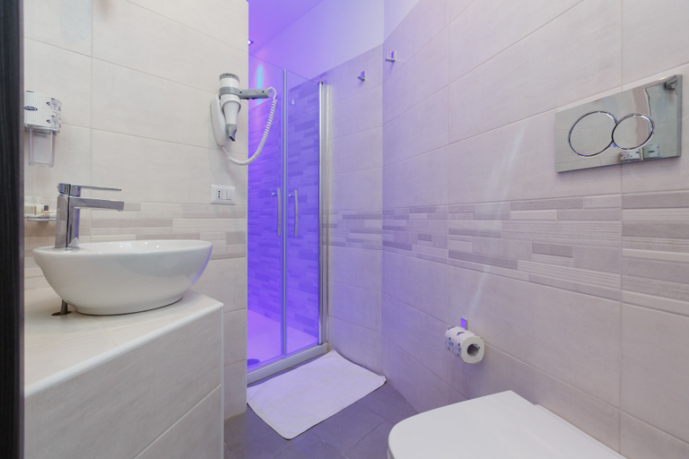 Bathroom 5, Domus Arena, Rome