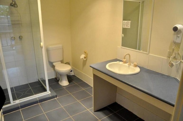 Bathroom 3, West City Motel, Melbourne