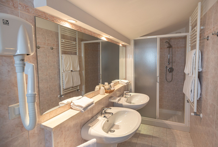 Bathroom 3, Hotel Umbra, Perugia