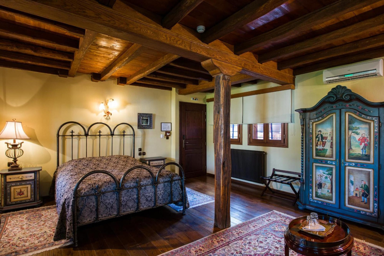 Bedroom 3, Kokkino Spiti Boutique Hotel, Central Macedonia