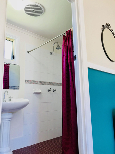 Bathroom, The Lady Jane Motel, Great Lakes
