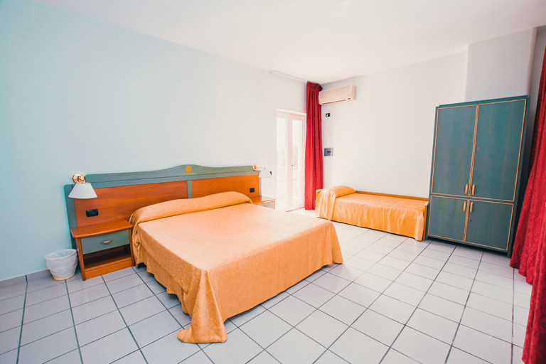 Bedroom 2, Apulia Hotel Corigliano Calabro, Cosenza