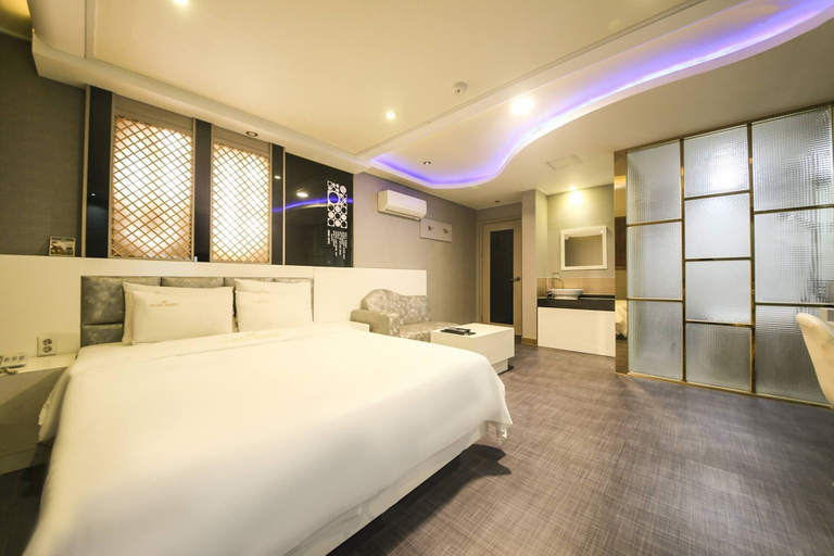 Bedroom 2, Bobos Hotel, Cheonan